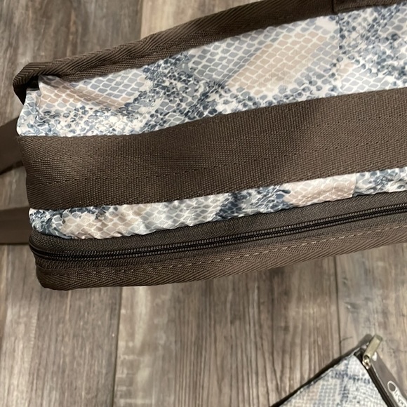 LeSportsac Deluxe Everyday Bag and matching pouch - Picture 7 of 7